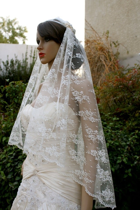 Items similar to Floral Buttercream Lace Bridal Cap Veil