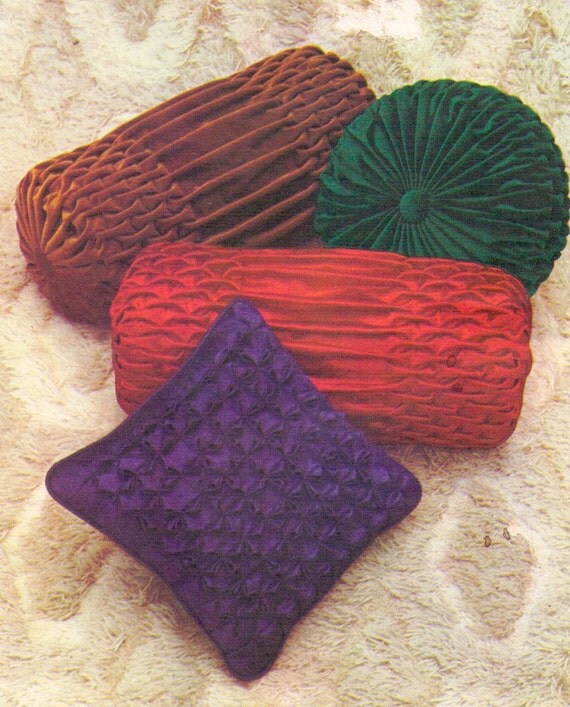 1970s SMOCKED PILLOW Cushion vintage sewing pattern