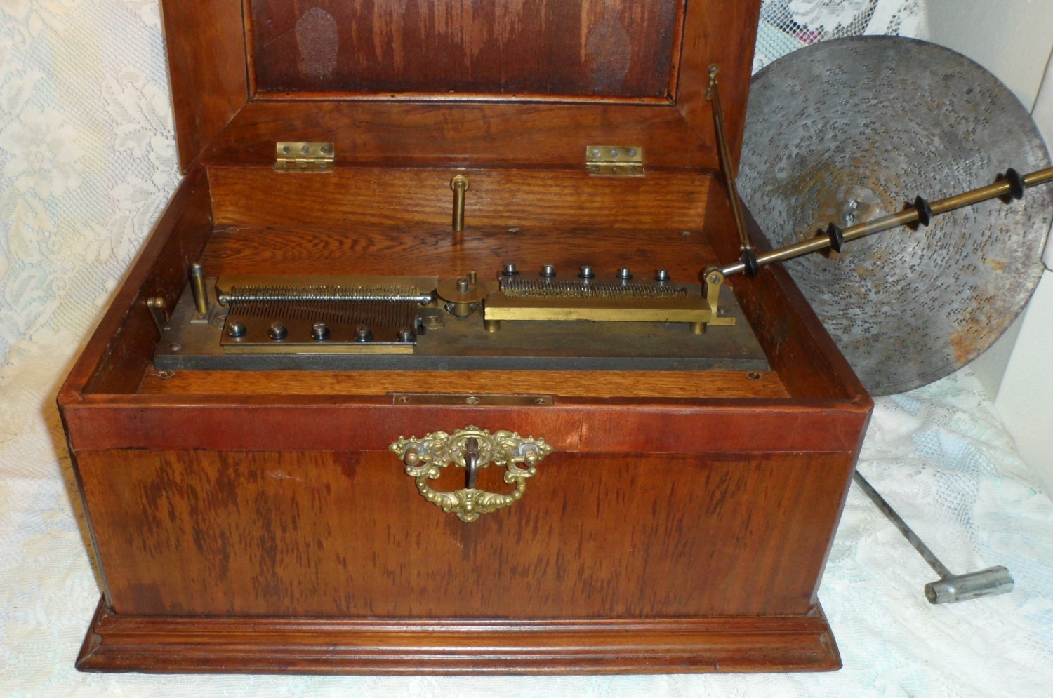 Antique Music Box Double Comb European Made With 10 Disc