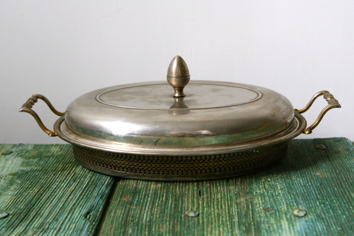 Silver serving tray with lid