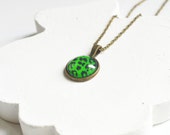 ANIMAL PRINT Pendant metal brass depicting fashionable leopard skin, Safari, Glamour, Style, Neon, Green