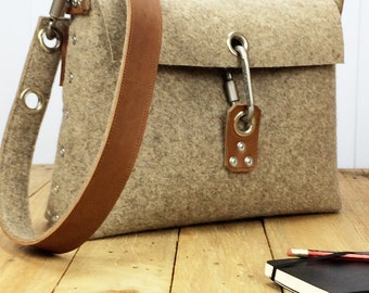 Womans felt handbag, felt purse for women, messenger bag for her, gift for her, womans messenger bag, clutch bag, handbag
