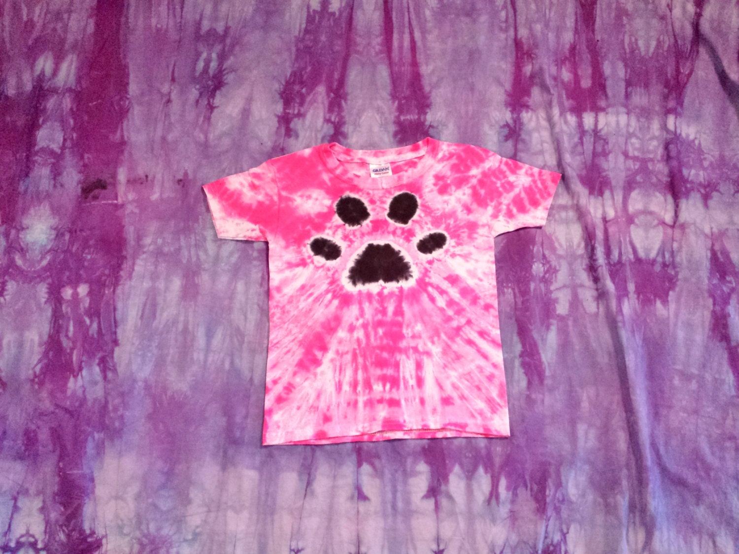 how to make paw print tie dye shirt