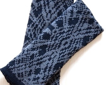 Knitted pulse warmer dark blue / anthracite patterned