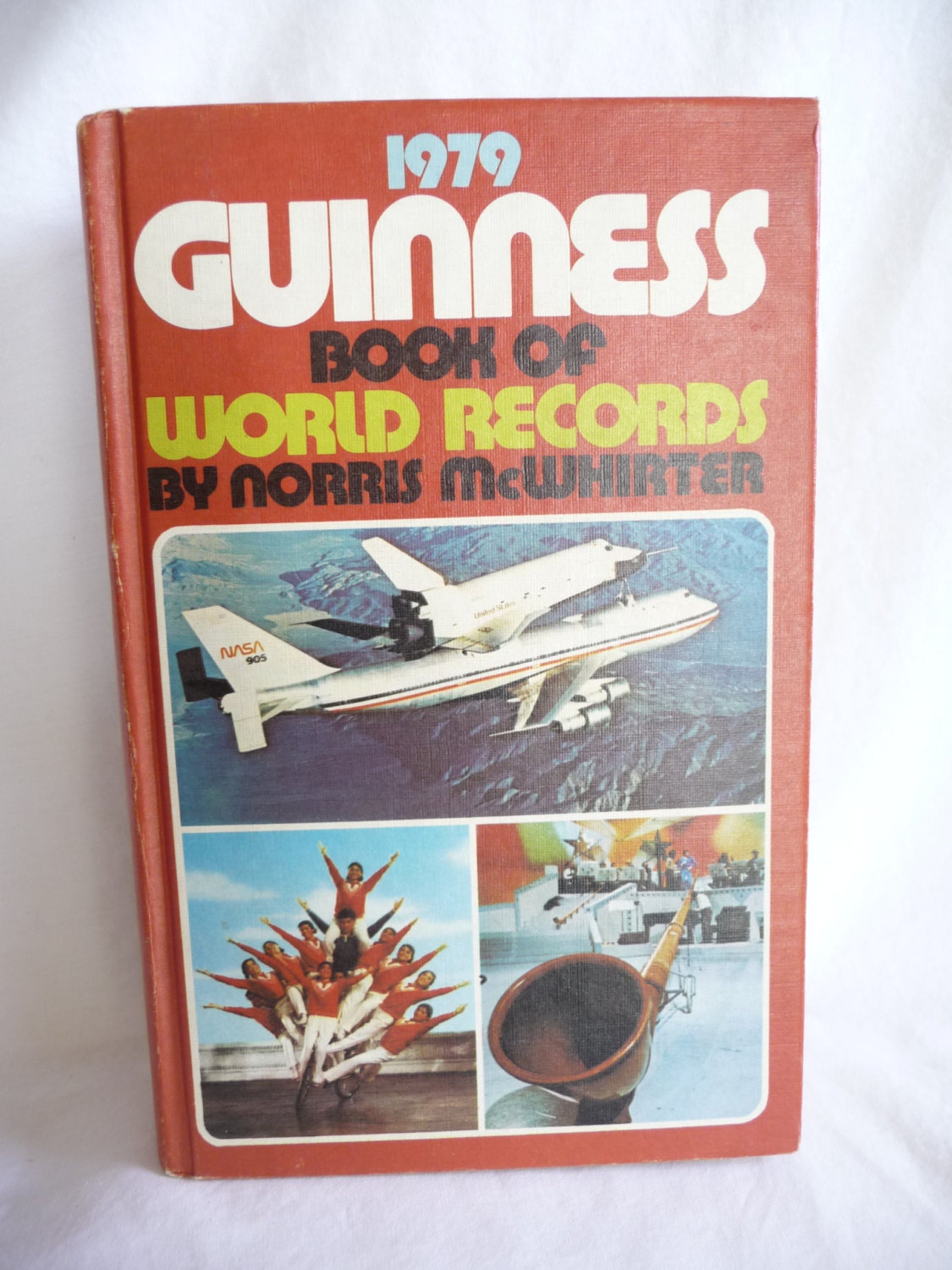 Vintage Guinness Book Of World Records Norris Mcwhirter