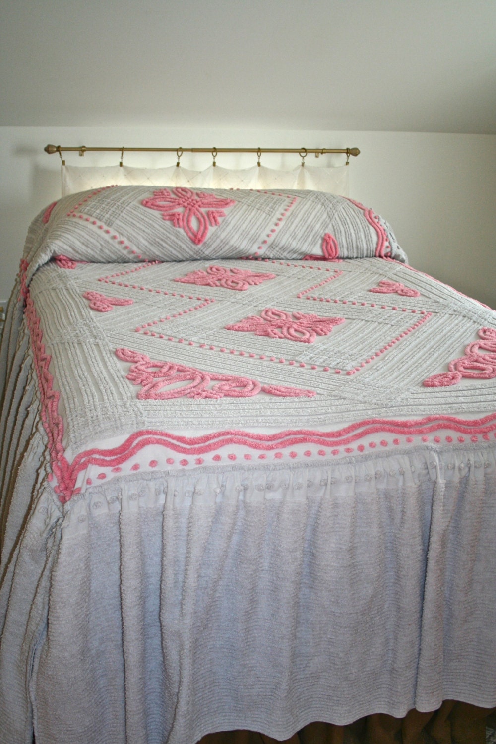 VINTAGE CHENILLE BEDSPREAD Pink French Knots and Swirls Grey