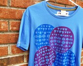 men's screen printed geometric worlds tshirt organic cotton sky blue (men's/unisex medium)