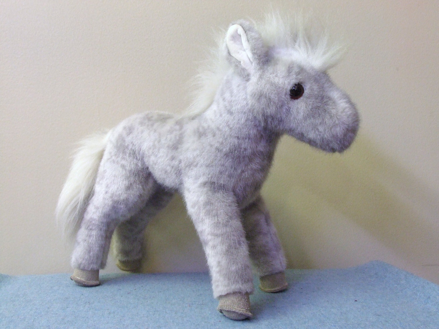 gund horse stuffed animal