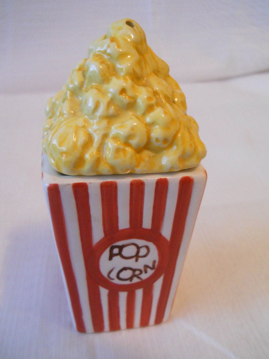 Tub of Popcorn Salt and Pepper Shakers vintage collectible