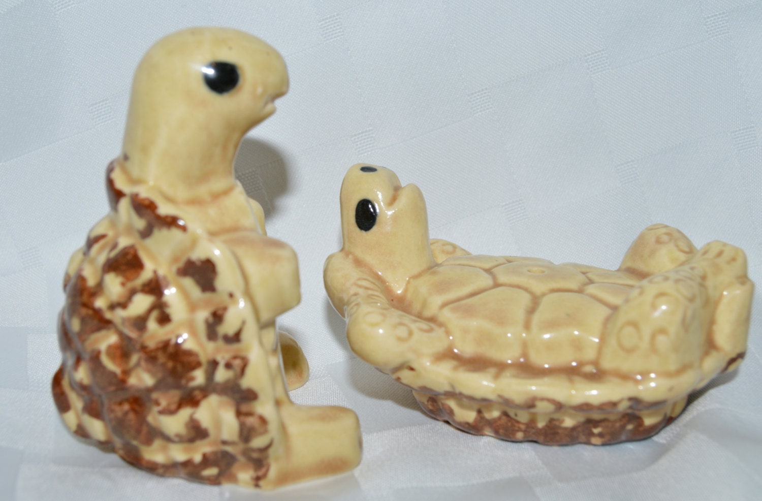 Turtle Salt and Pepper Shakers/Shaker Set by WVpickin on Etsy