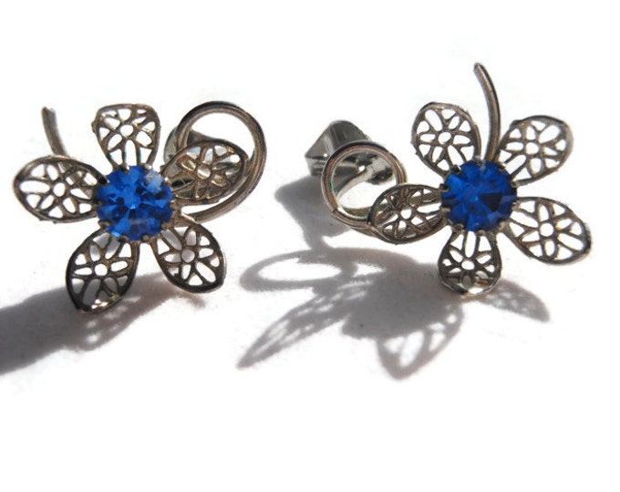 Cornflower blue floral earrings rhinestone center with silver tone filigree daisy petals, clip earrings