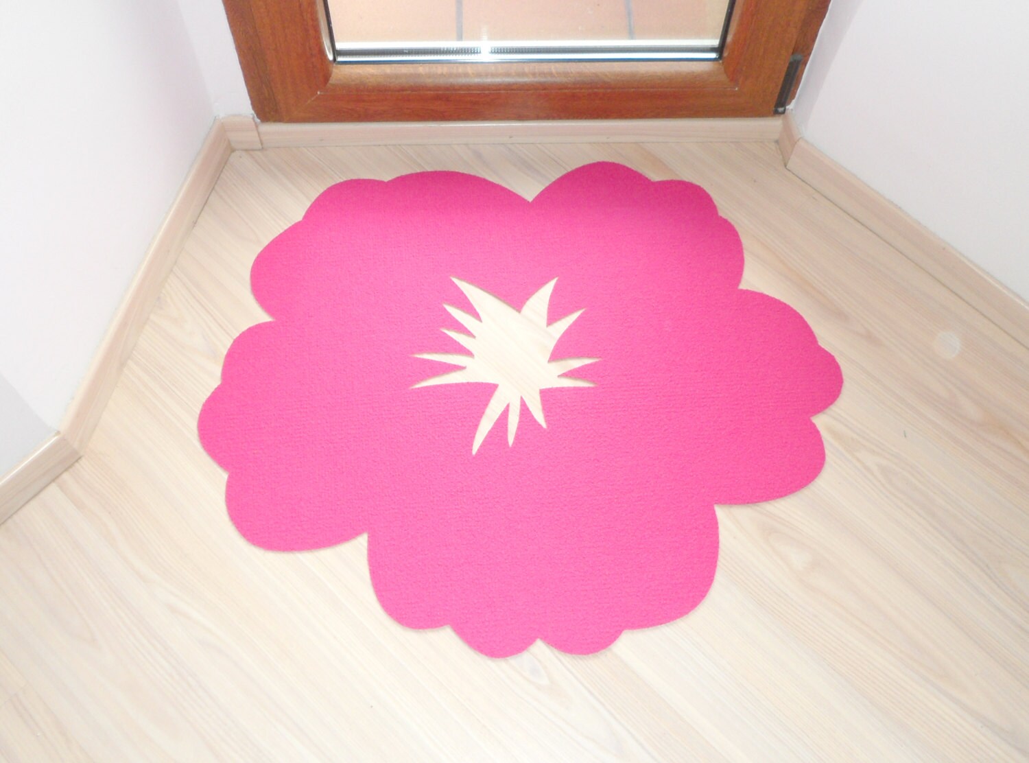Hibiscus flower rug. Door mat flower shape.