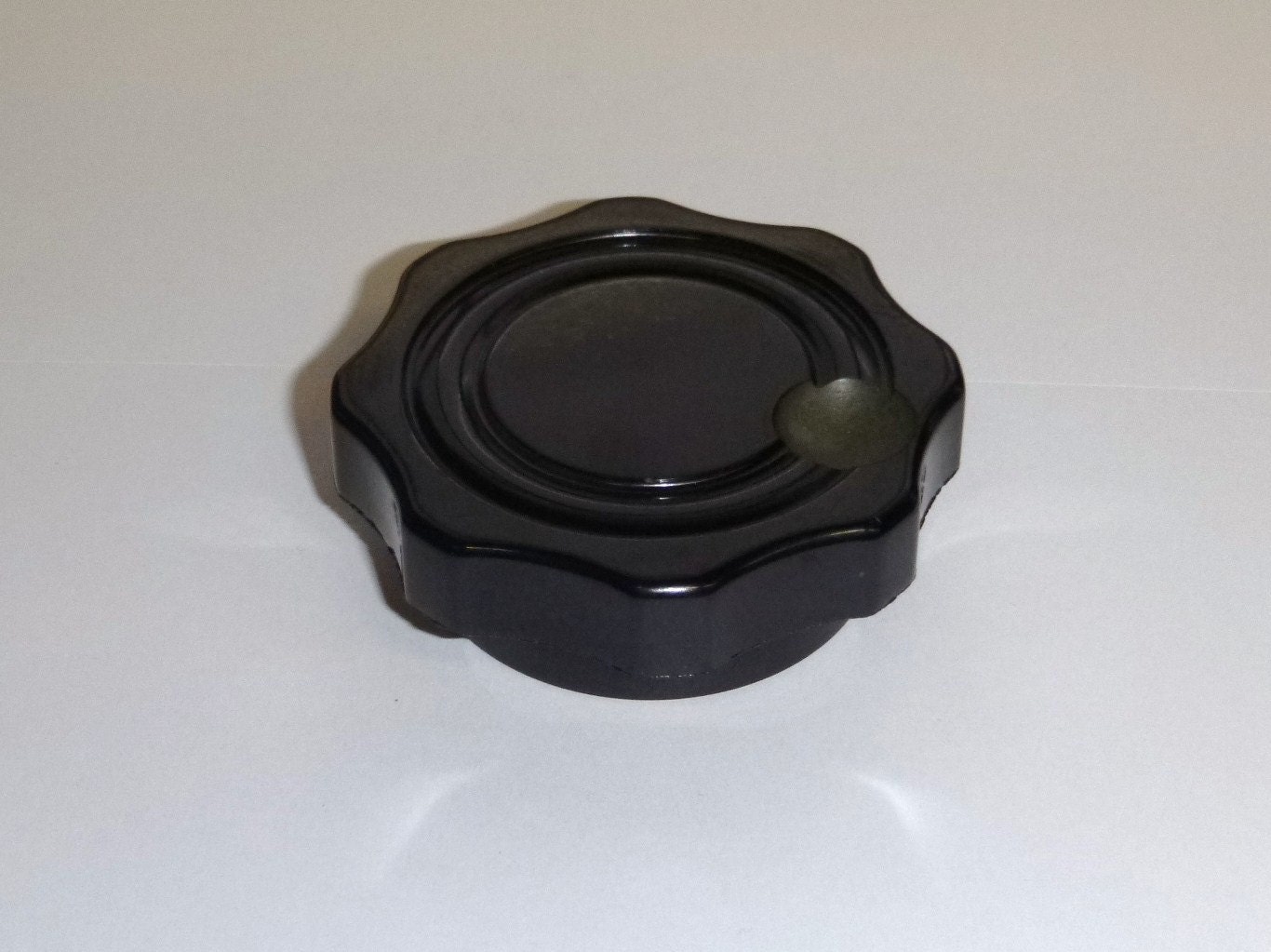 Shortwave Radio tuning knob with finger indent black by LeedsRadio