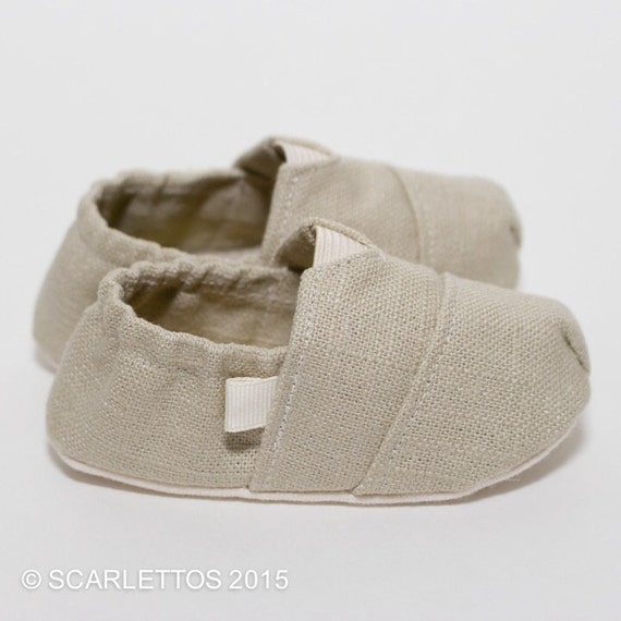 Handmade Tom Style Baby Crib Shoes in a Cement Linen by Scarlettos