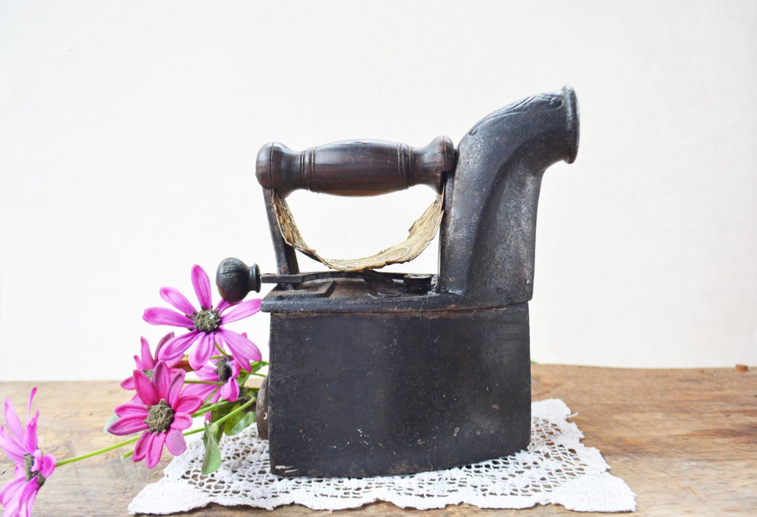 Antique Clothes Iron Vintage English Steal Iron by Vintassentials