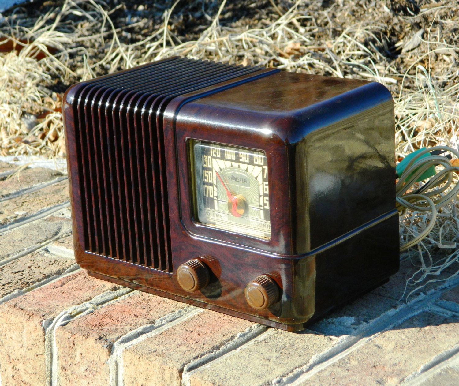 Antique 1946 Trav-Ler AM Radio Model 5002 by RobsAntiqueRadios