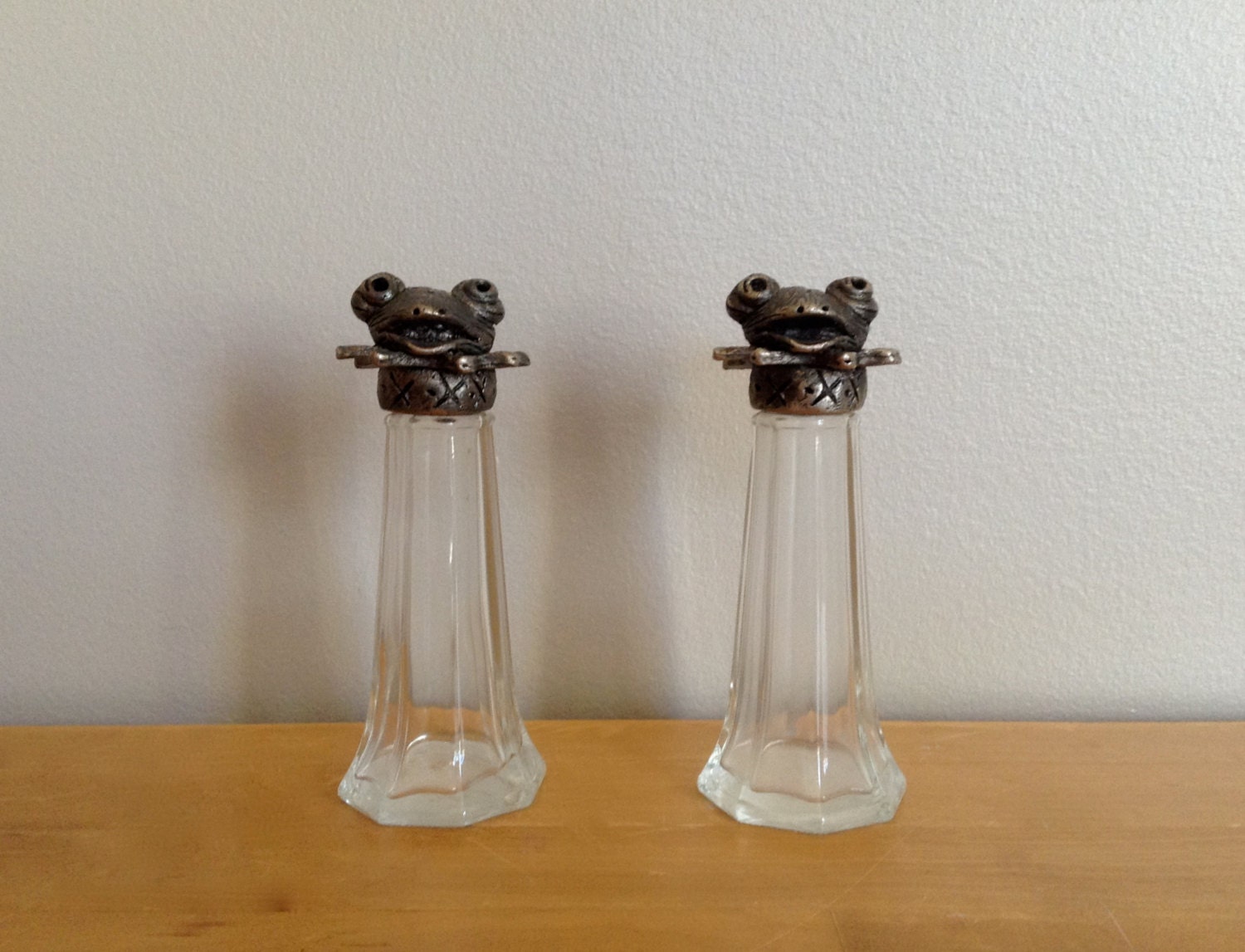 Vintage Aged Pewter Frog Salt and Pepper Shakers Primitive Style