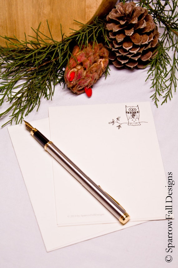 Set of Eight Christmas Owl Mini Stationery Set -  Christmas Winter Envelope Size Stationery - Linen Paper Stationery and Envelopes