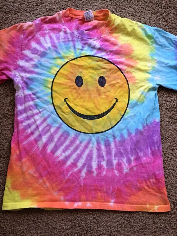 Retro tie dye smiley face tshirt by GlitzyGurlVintage on Etsy