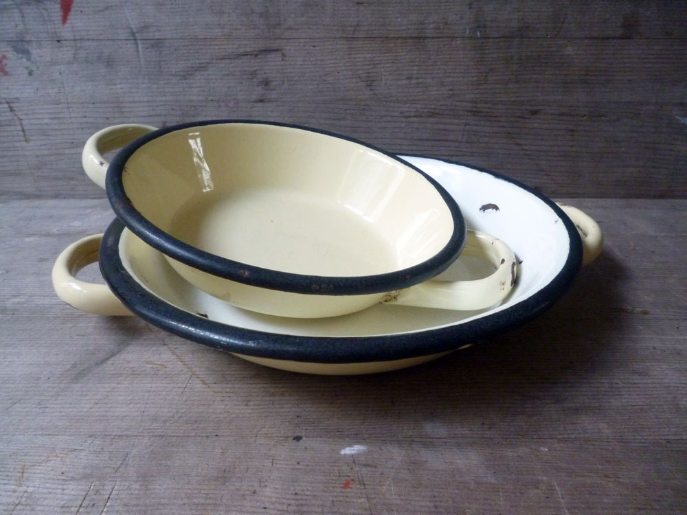 Pie Dishes, French Vintage Enamel Dishes, Yellow Enamel Kitchenware