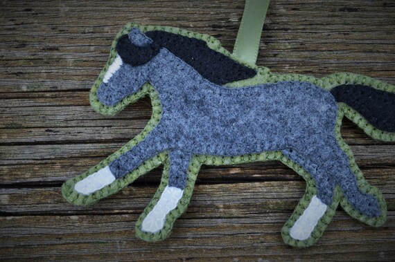 Items similar to Beautiful felt horse ornament - hand-stitched - dark ...
