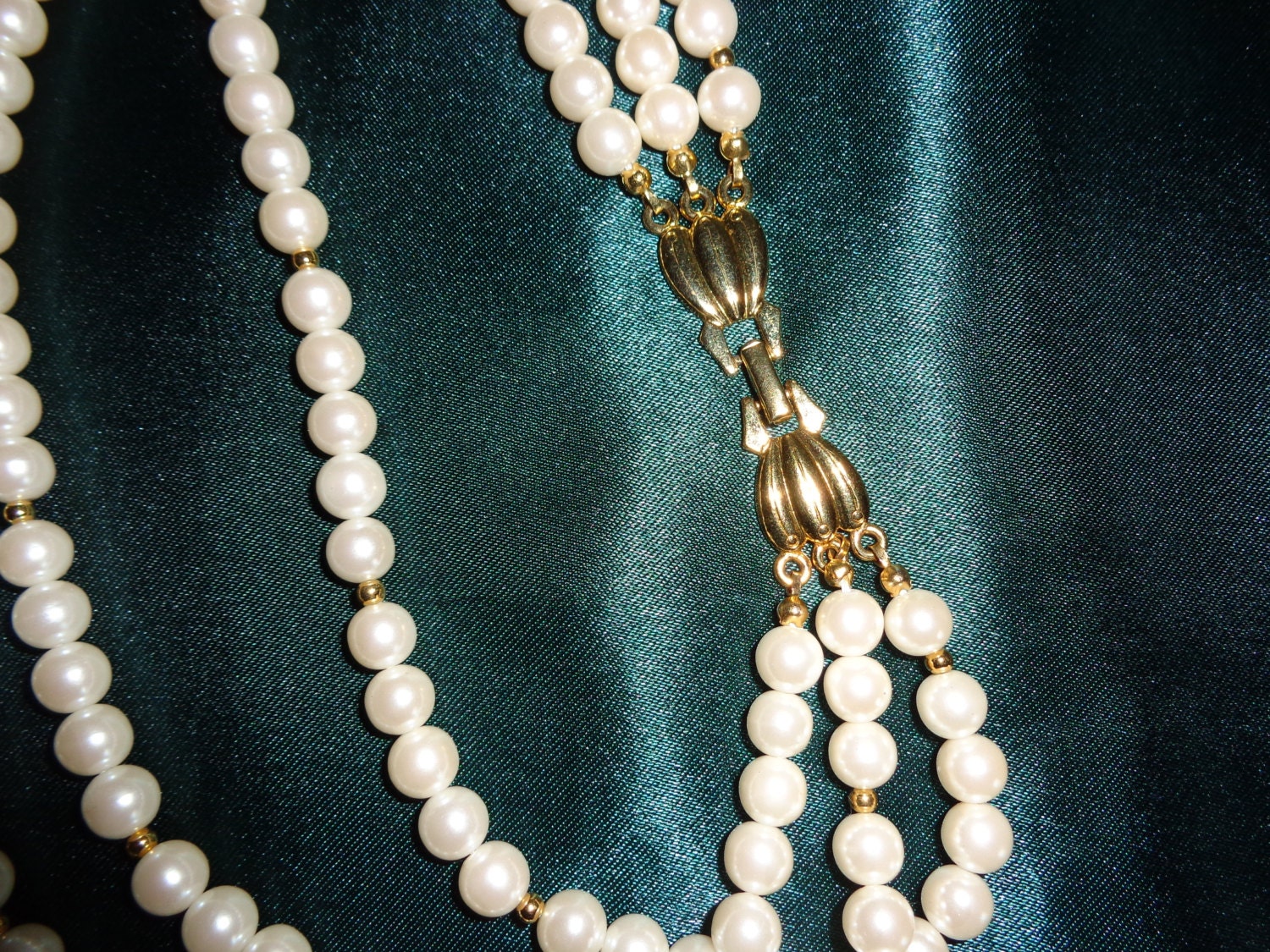 Vintage 3 strand of faux pearls