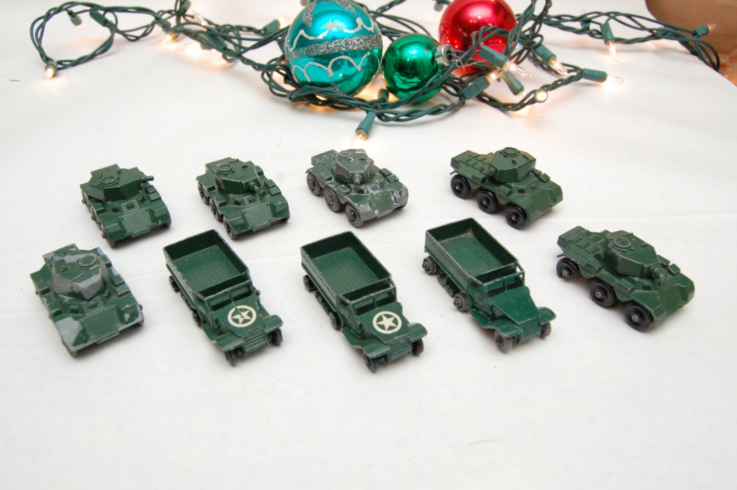 Vintage Matchbox Gift Set of 9 Army Toy Vehicles 6 Tanks 3