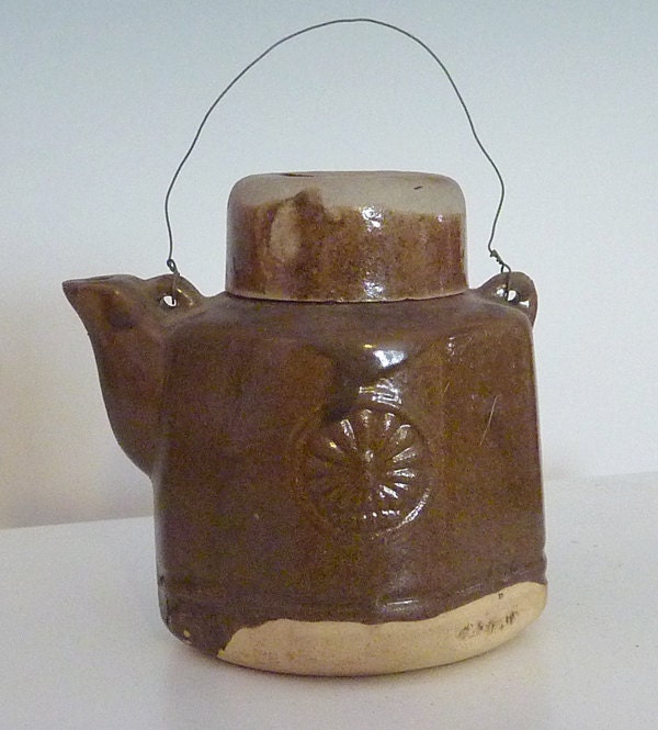 JAPANESE CLAY TEAPOT used to serve tea on trains