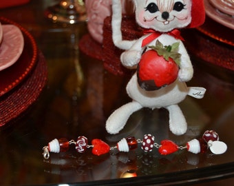 Valentine's red and white glass bead heart bracelet