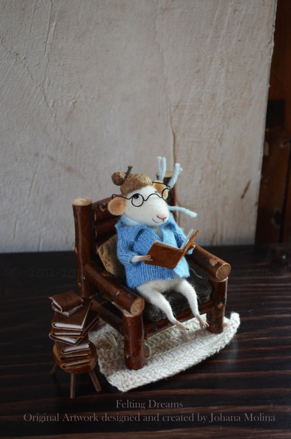 Little Reader Mouse  - Felting Dreams