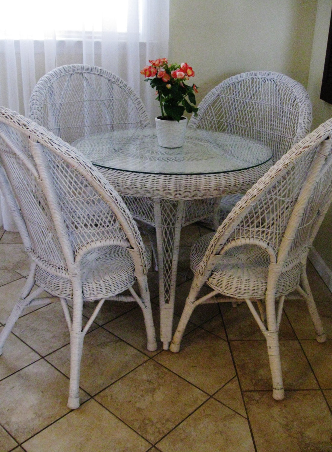 Vintage wicker table online and chairs