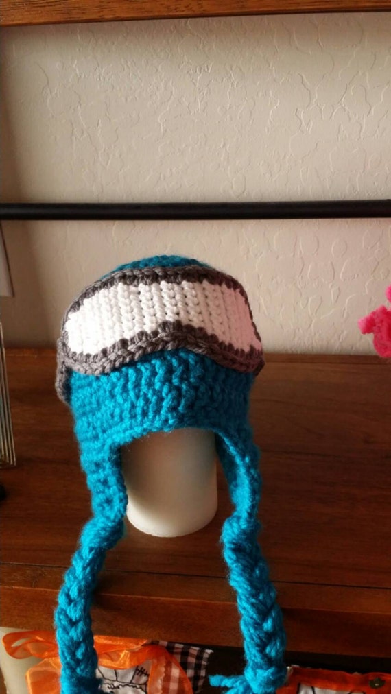 Snowboarding prop hat with crochet snowboard goggles attached