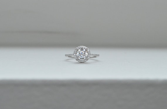 Engagement rings with a thin band
