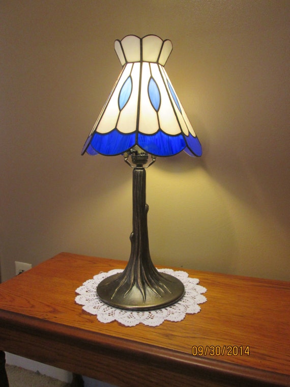 Tiffany Style Stained Glass Lamp Shade White / Medium Blue