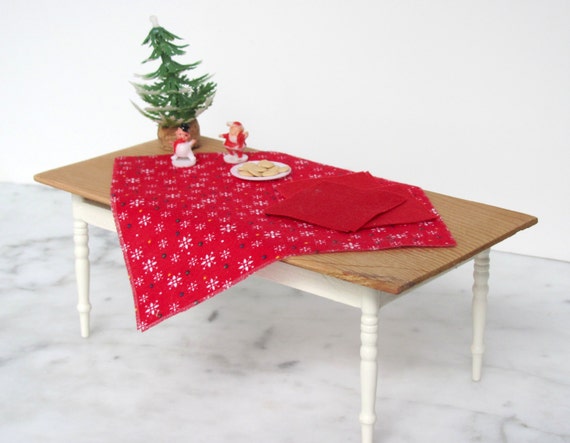 A festive tablecloth for your Christmas table - How to Decorate Your Dollhouse For Christmas in 1:12 Scale - Divine Miniatures
