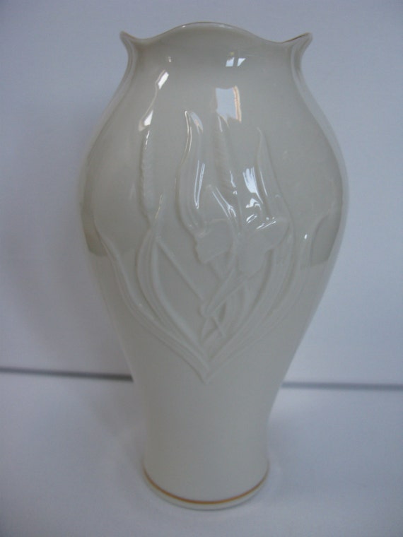 Belleek Cream Butterfly Vase Vintage by MissieMooVintageRoom