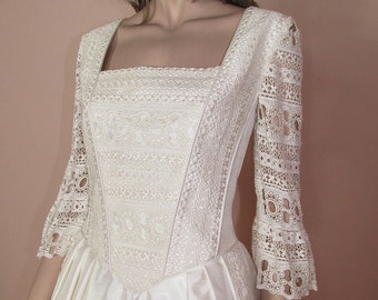 70's Vintage Wedding Dress with Train - Elegant vintage ivory wedding dress - Very nice elegant ivory wedding dress from the 70s