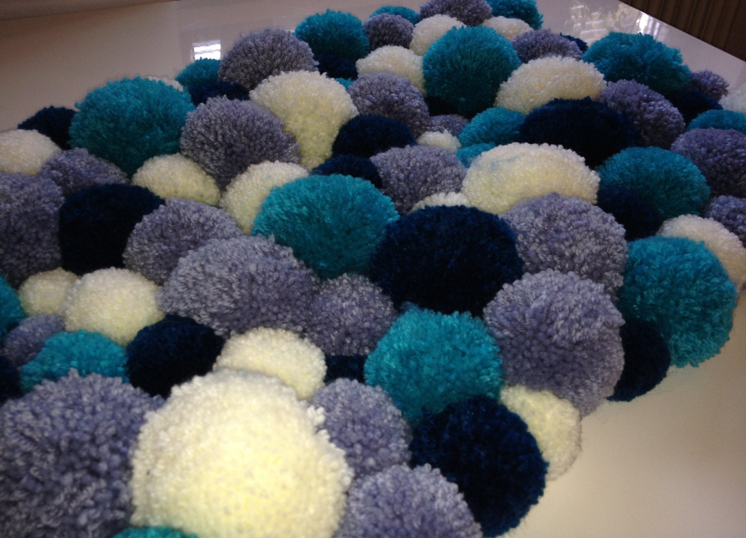 Pom pom rug