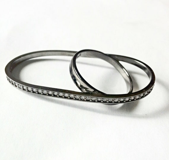 Black doubletwo-finger ring, 925 sterling silver, with white zircons