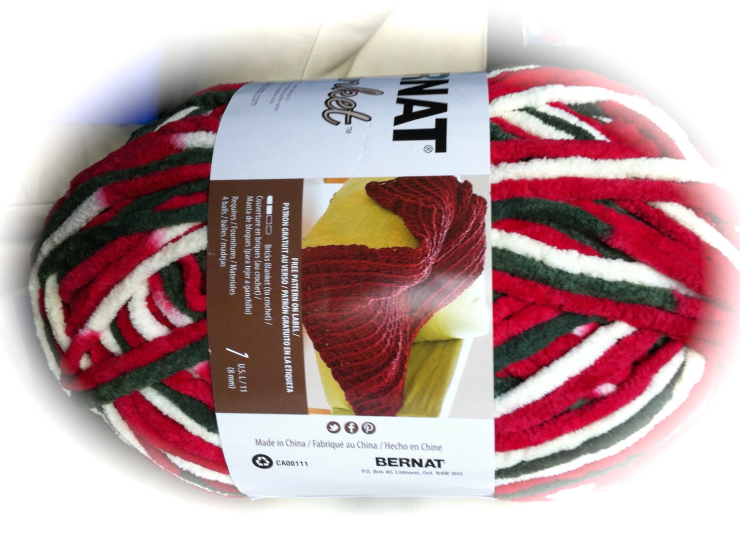 HOLIDAY OMBRE Bernat Blanket Yarn COLOR 10002 Big 10.5oz
