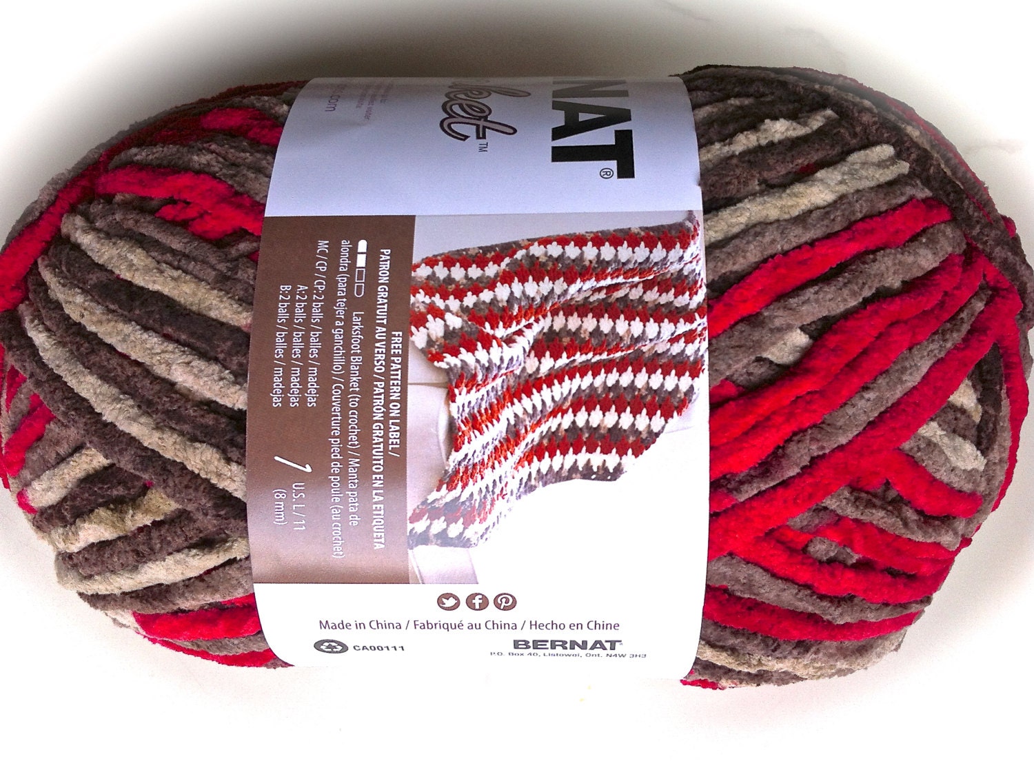 RASPBERRY TRIFLE 10422 Bernat Blanket Yarn Big10.5oz Skein