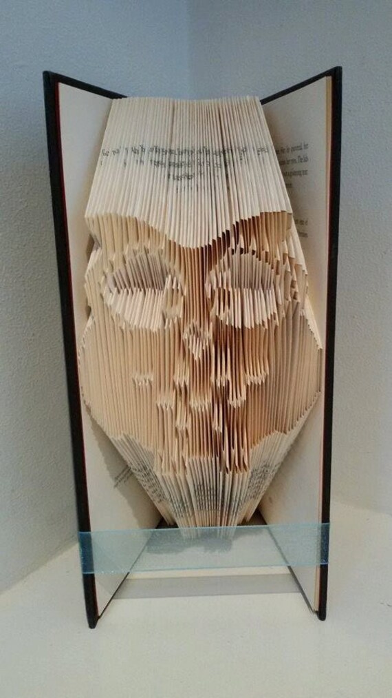 Book folding art pattern for an owl