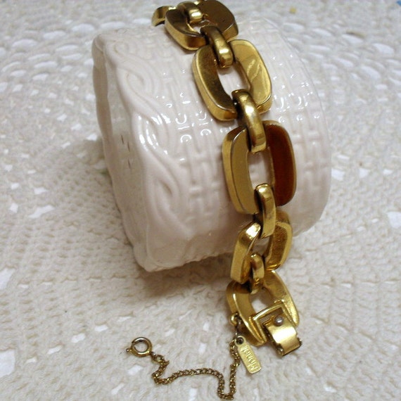 Vintage Monet Gold tone Heavy Oval Link Bracelet