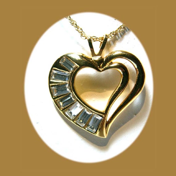 Vintage Avon Heart Necklace VJE10029