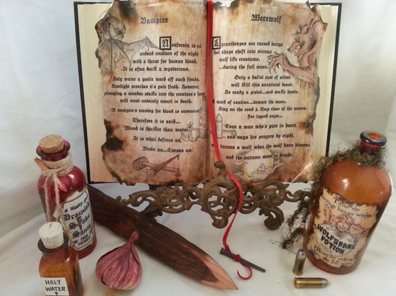 Vampire dracula werewolf wolf CREATURE Monster spell book prop