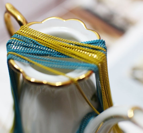 The shiny yellow and bluish green chains