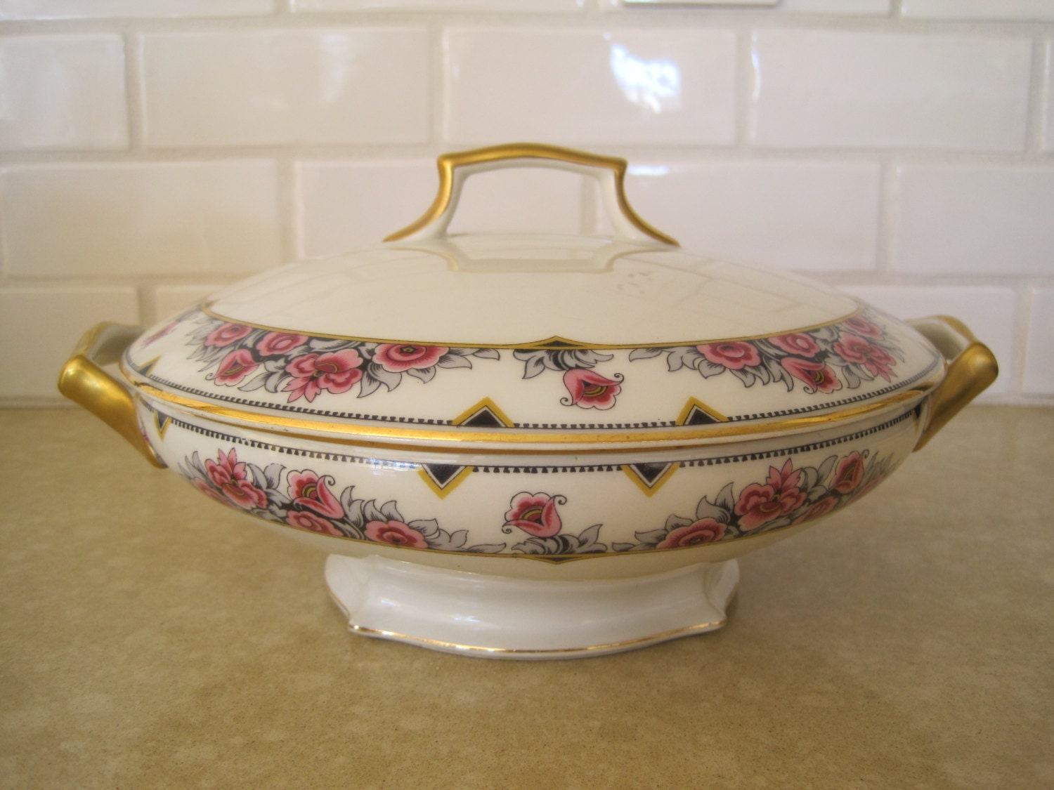 Covered Serving Bowl Tressemanes Vogt T&V Limoges France La