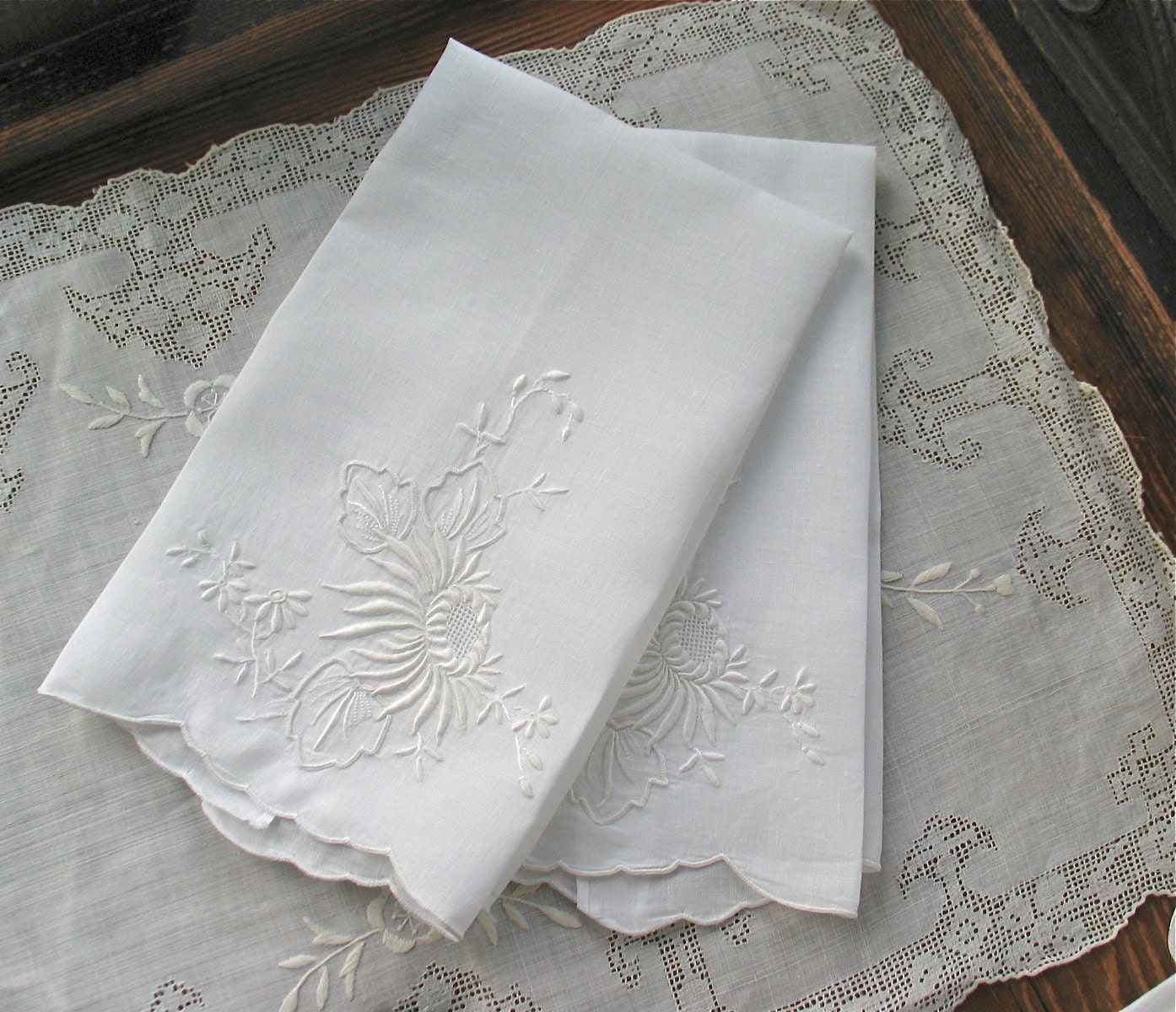 Embroidered Linen Hand Towels in White NOS / by marypearlsvintage