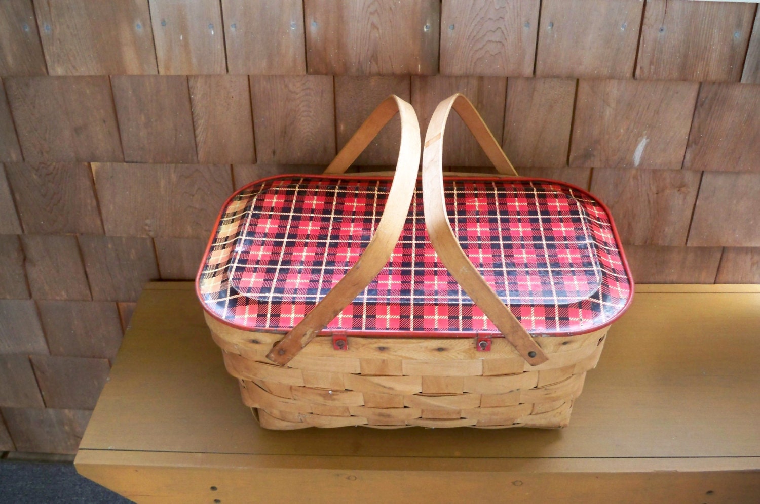 Decorating With Vintage Picnic Baskets 2