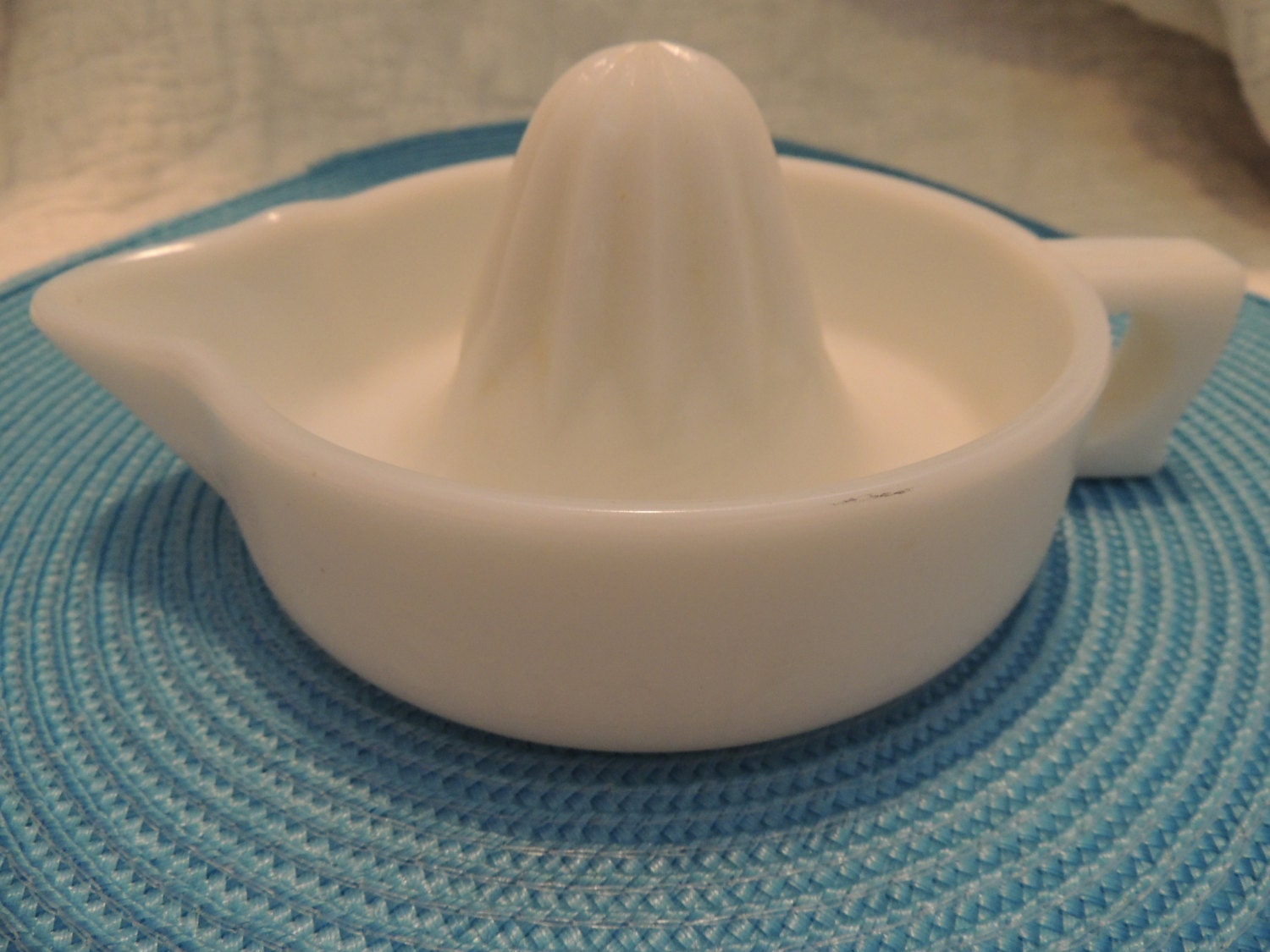 Sunkist Milkglass Juicer Reamer Orange Lemon Citrus Juicer